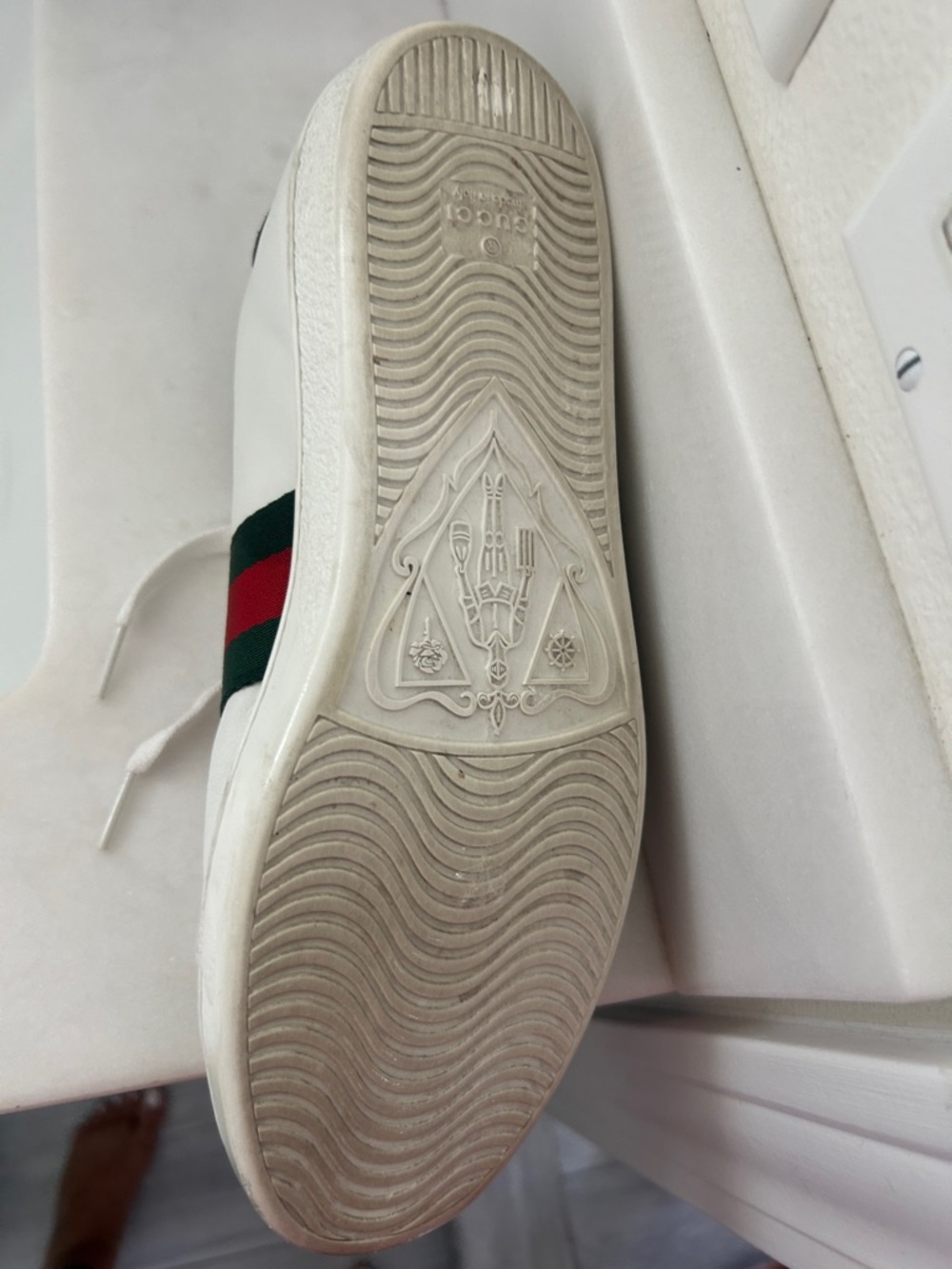 Gucci White Leather Floral Embroidered Low Top Sneakers - W8.5 (38.5) Authentic - Picture 16 of 16